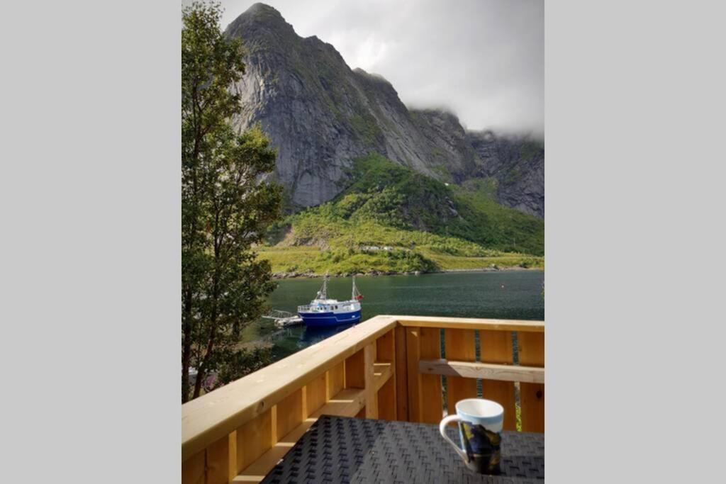 Cozy House By The Fjord In The Heart Of Lofoten Рейне Экстерьер фото