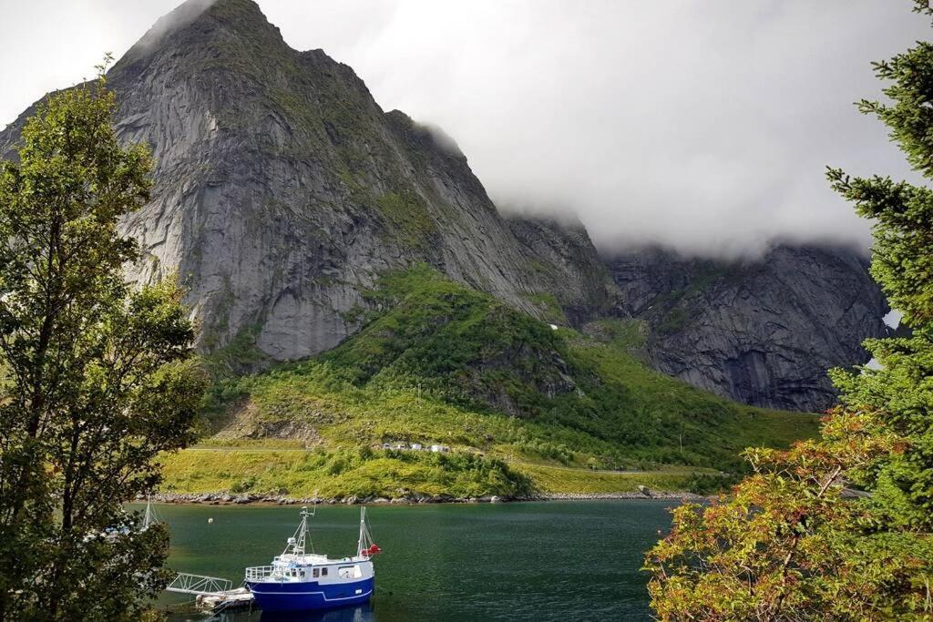 Cozy House By The Fjord In The Heart Of Lofoten Рейне Экстерьер фото