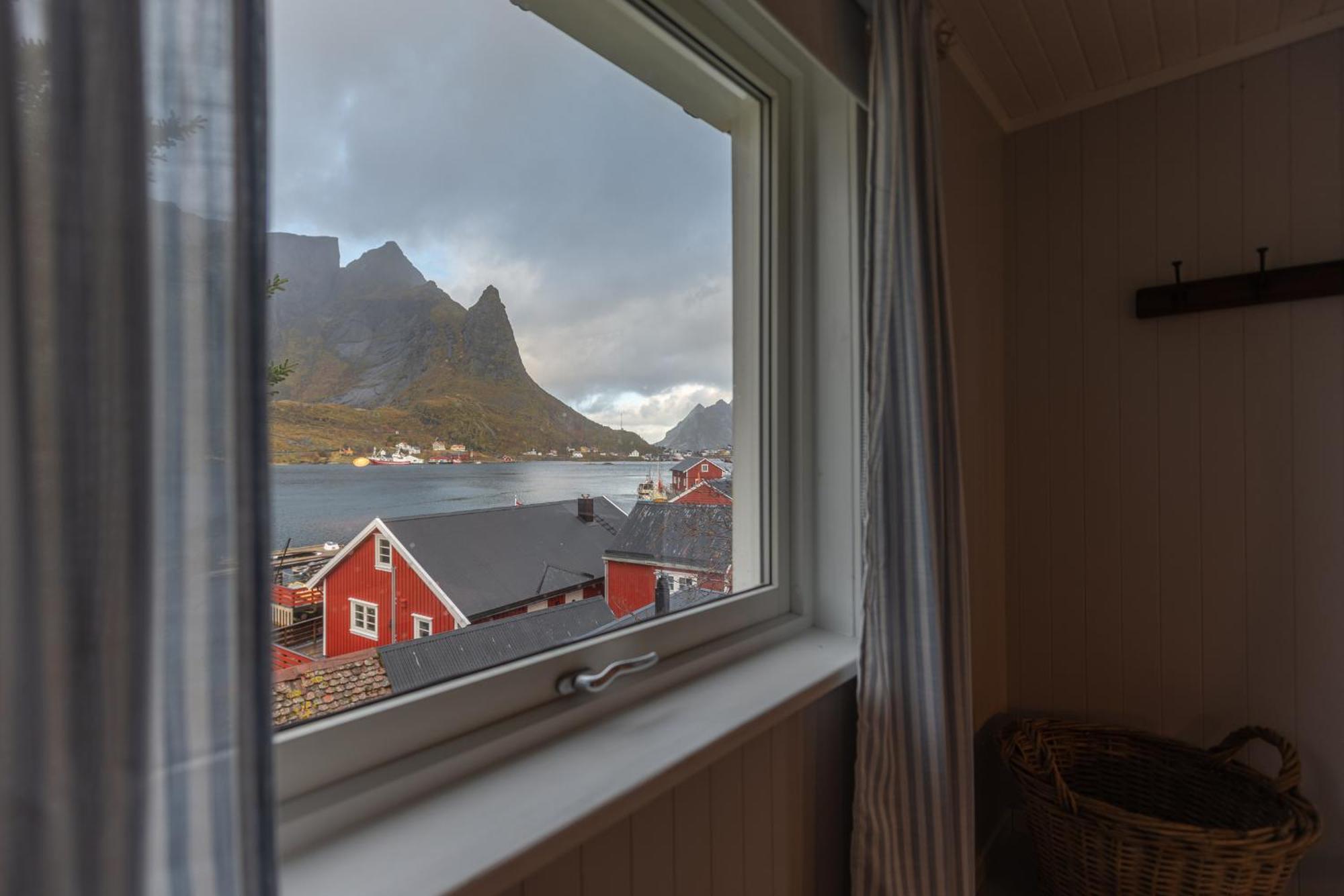 Cozy House By The Fjord In The Heart Of Lofoten Рейне Экстерьер фото